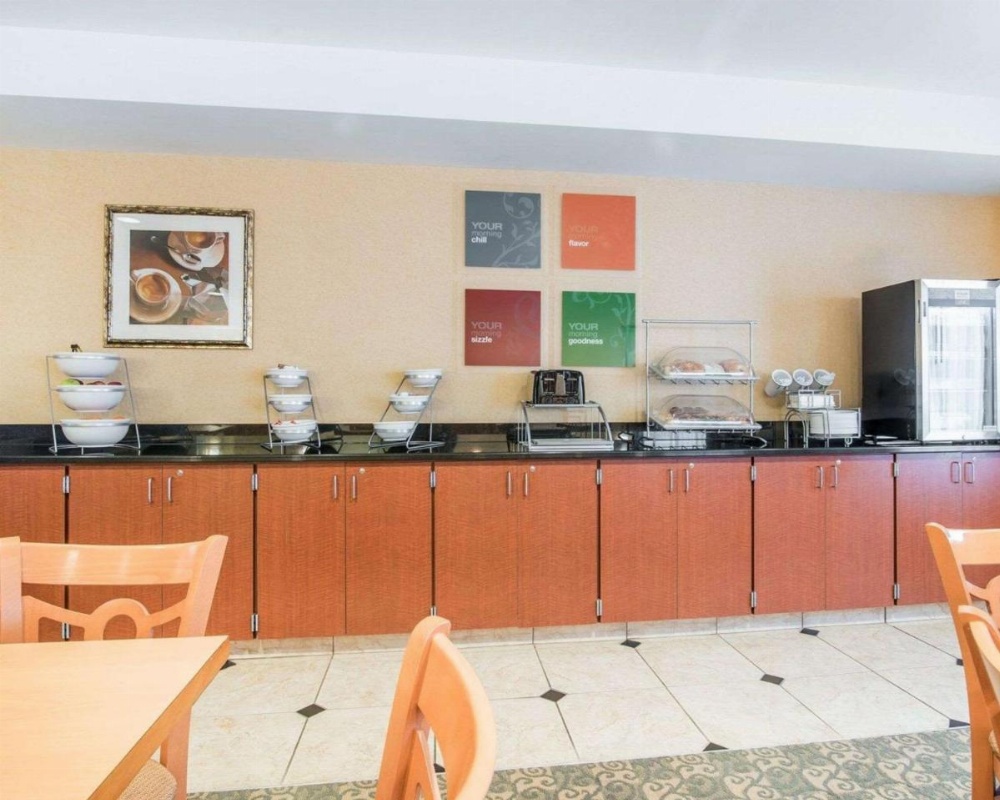 University Inn Vestal Image 18