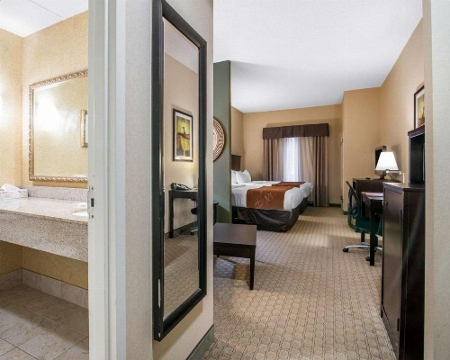 University Inn Vestal image 20