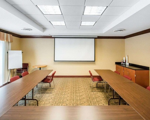 University Inn Vestal image 22