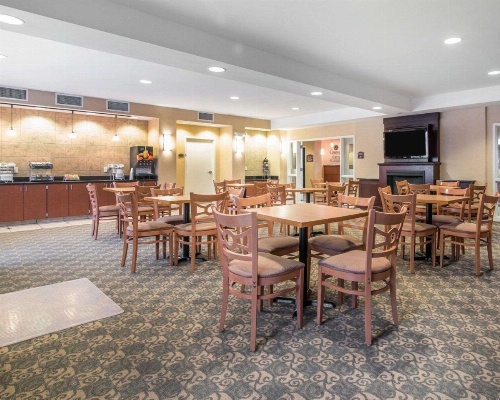 University Inn Vestal image 24