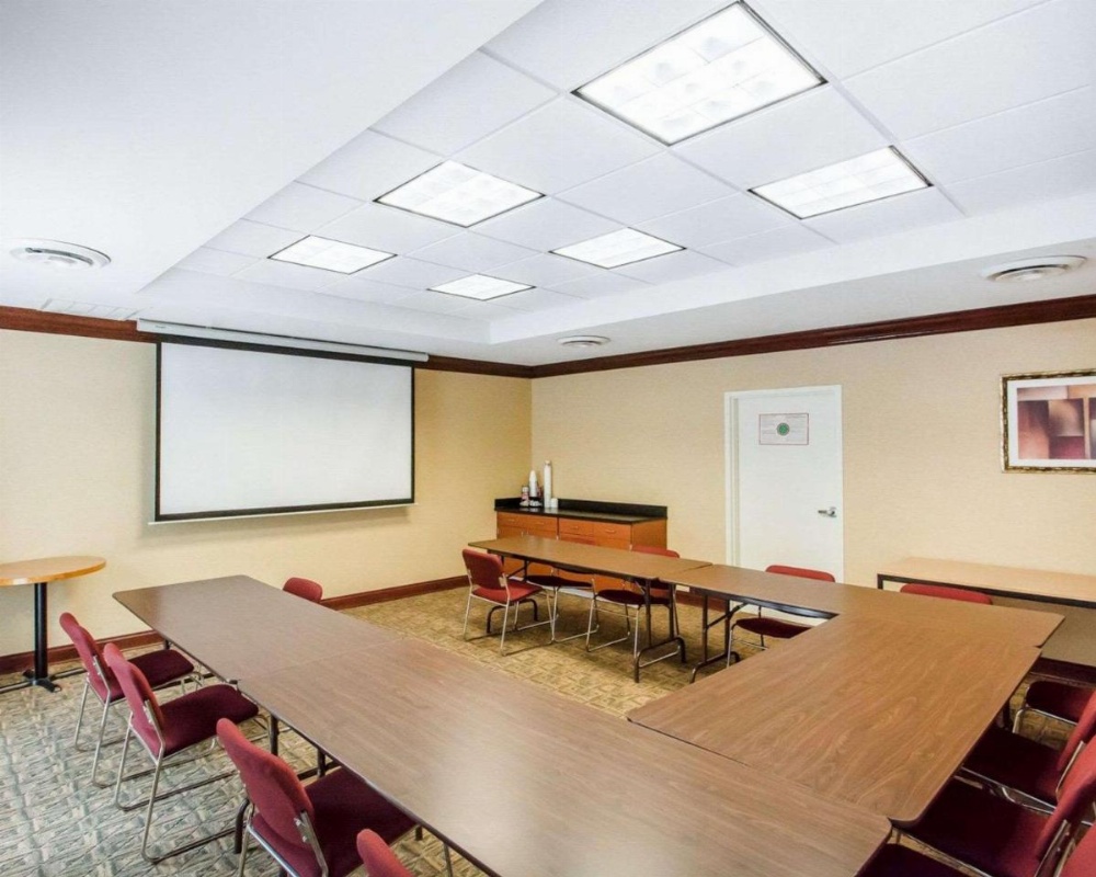 University Inn Vestal Image 26