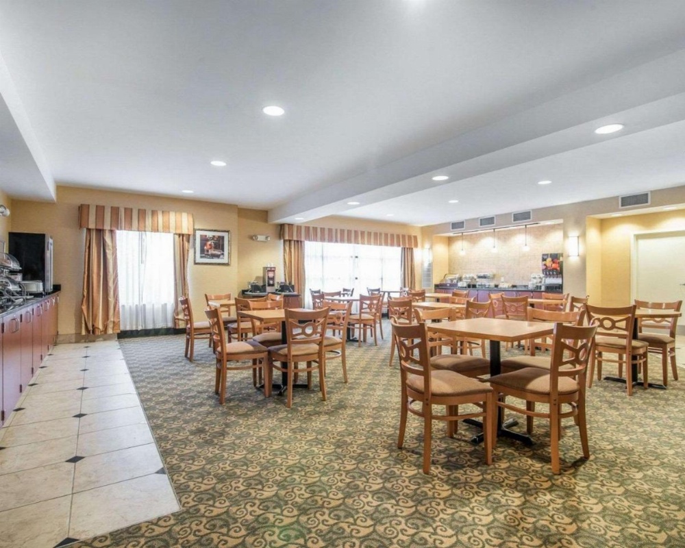 University Inn Vestal Image 7